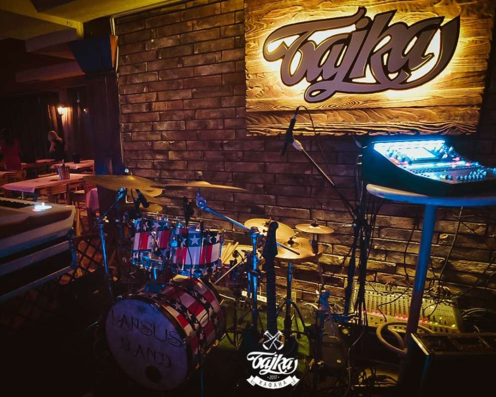 Fenomenalan doček 2021 u kafani Bajka 