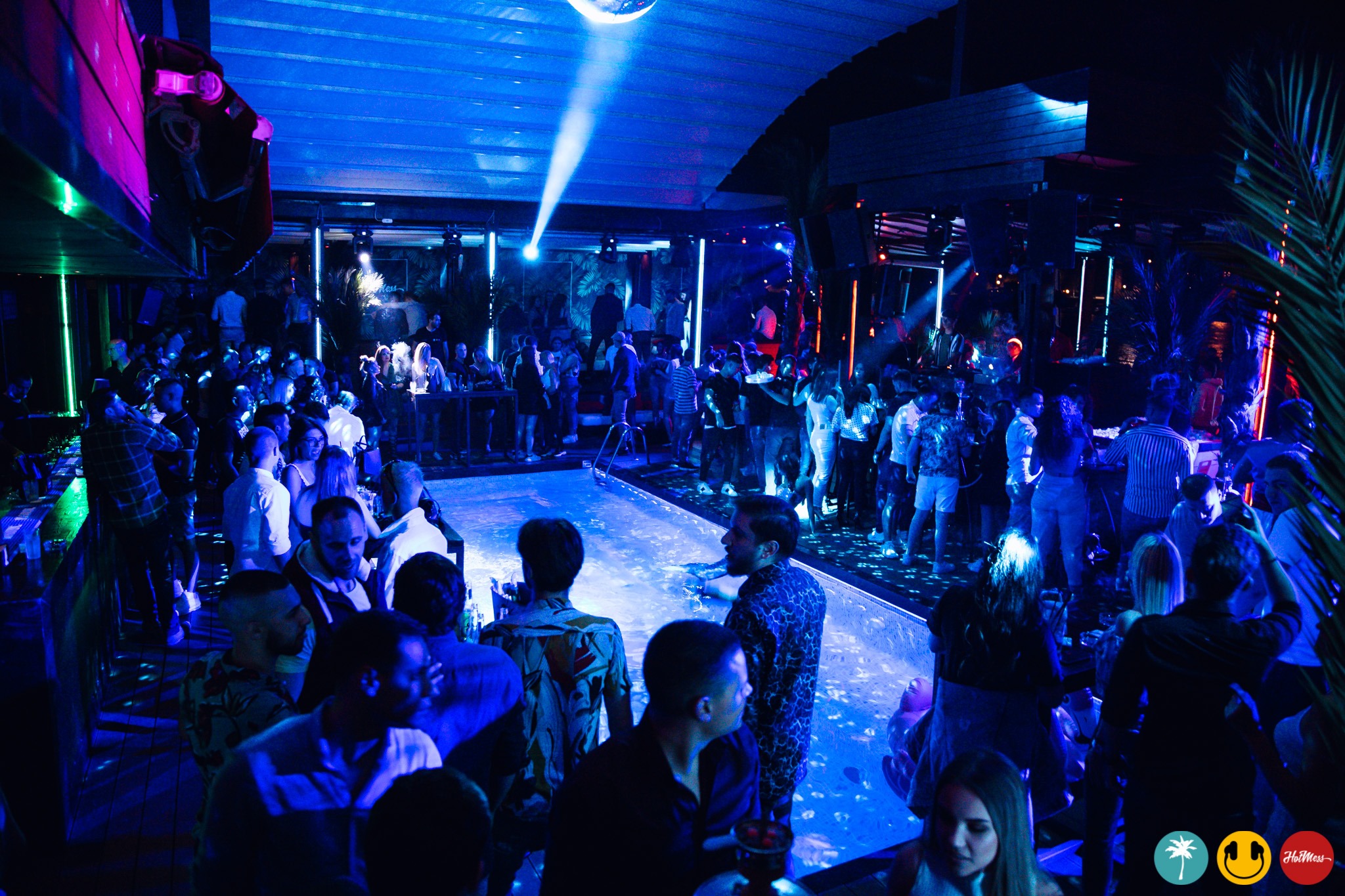 Splav Hot Mess - RnB i house ritam na Novom Beogradu