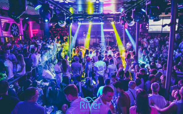 Doček Nove godine na splavu River uz sjajnu muziku 