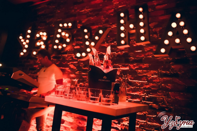 Kafana među splavovima - Uzbuna