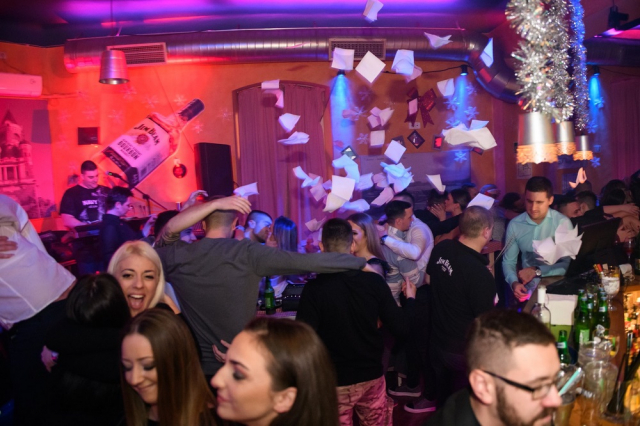 Kafanski doček u Zemunu - Pukni zoro!