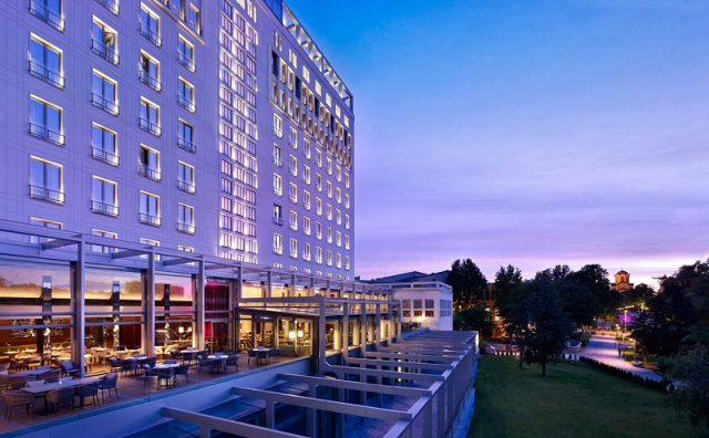 Sanja Vučić i Dejan Matić za docek 2024 u hotelu Metropol Palace!