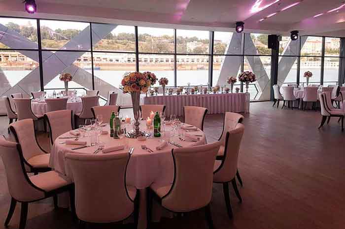 Elitni doček Nove godine na splavu Kopernikus 610