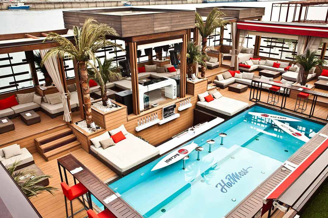 jedinstven provod na splavu hot mess uz najpoznatije house zvuke