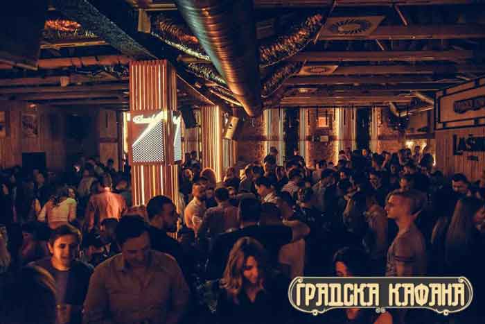 Gradska kafana - kafana za koju se uvek traži mesto više