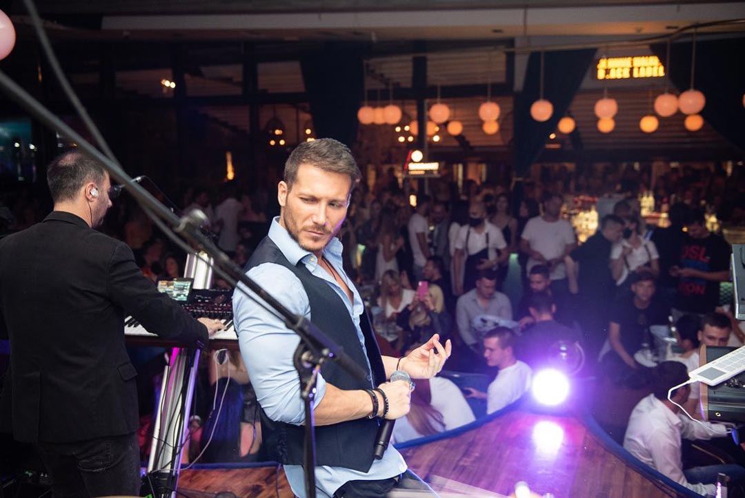 Hedonisticko leto 2021 na splavu Konzulat Waterfront