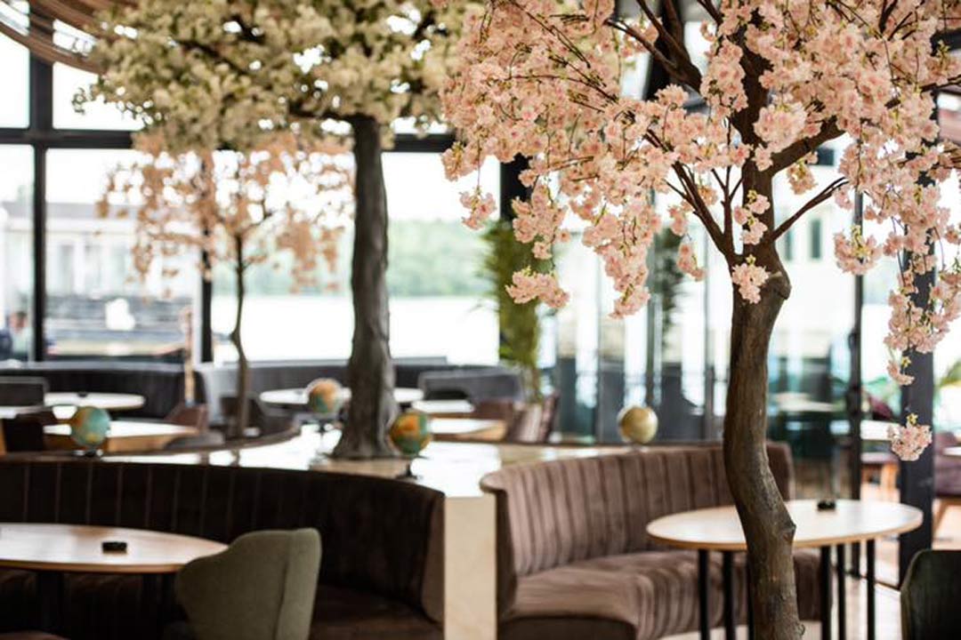 Hedonisticko leto 2021 na splavu Konzulat Waterfront