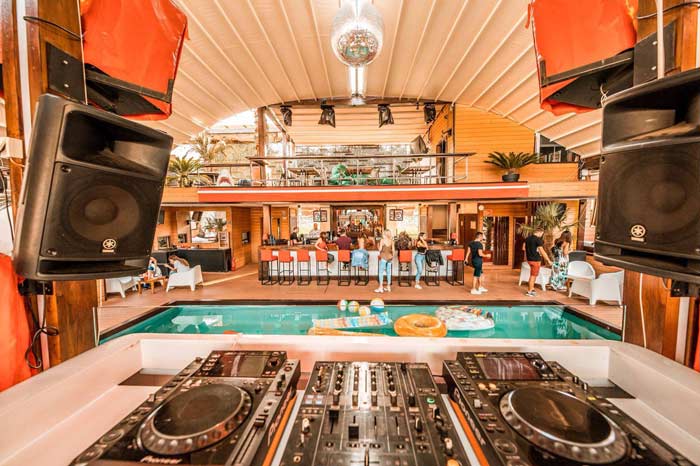 najvreliji splav u beogradu hot mess