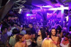 red shoes cafe docek nove godine