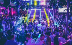 splav river docek nove godine