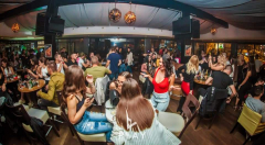 caffe play docek nove godine