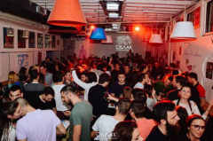 pivnica oblak u pantalonama docek nove godine
